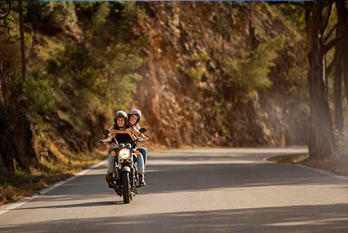 Las mejores rutas para recorrer España en moto este verano