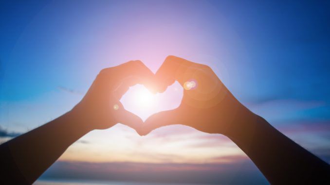 Amor romántico: qué es y por qué existe (de momento)
