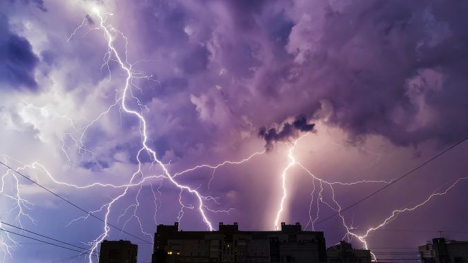 ¿Por qué los rayos zigzaguean? Por fin hemos resuelto el misterio